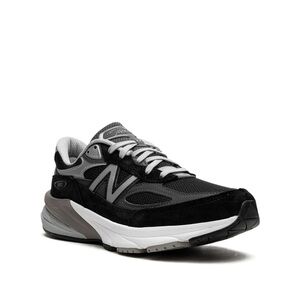 New Balance 990 V6 kids size 7, women’s 8.5